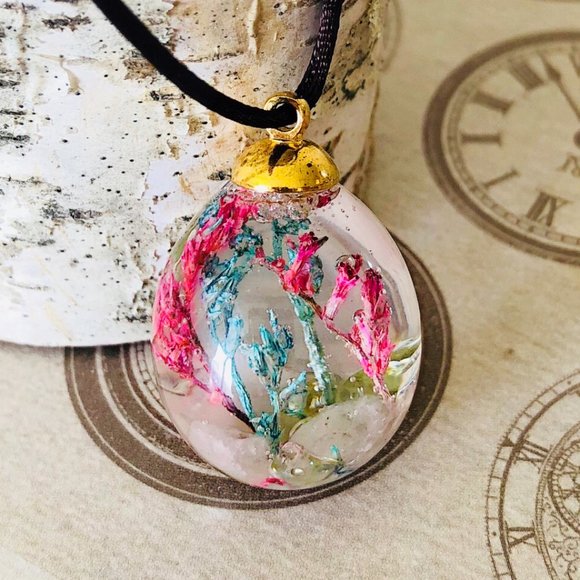 Jewelry - ❗️ 2 for $10 ❗️Real Dried Flowers  Resin Pendant